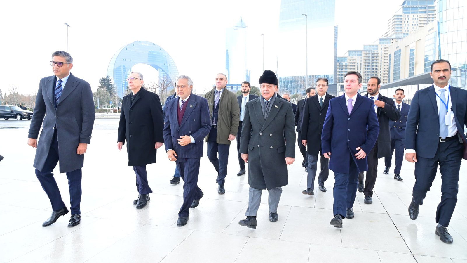 وزیرِاعظم پاکستان کا باکو میں نگورنوقاراباخ جنگ کے شہداء کو خراج عقیدت پیش کرنے کے لیے ’یادگارِ فتح‘ کا دورہ