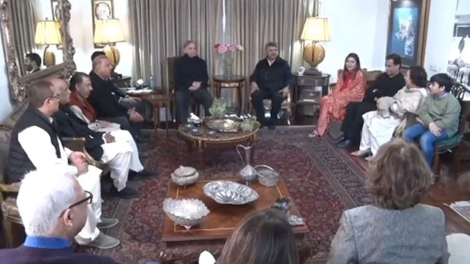 وزیراعظم شہبازشریف کی اسپیکر ایازصادق کے گھر پیپلز پارٹی کے رہنماؤں سے ملاقات
