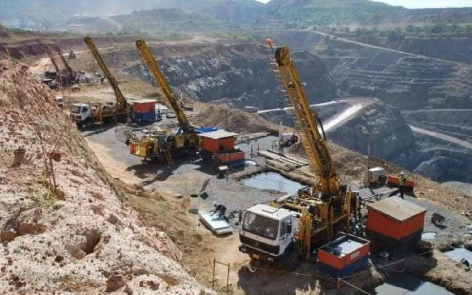 معدنیات کی غیر قانونی کان کنی اور نقل و حمل کو روکنے کے لیے بڑے پیمانے پر کریک ڈاؤن کا آغاز
