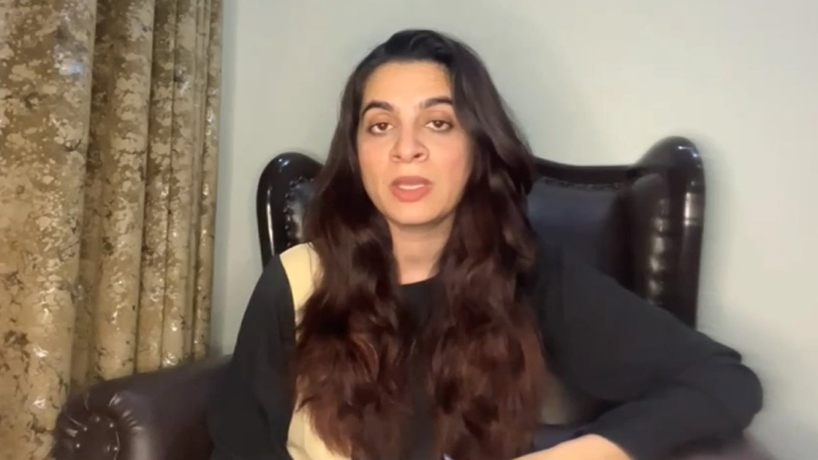 جنید اکبر کے انٹرویو کے بعد خاتون صحافی کی ویڈیو سامنے آنے پر سٹینڈ وِد بتول راجپوت ٹاپ ٹرینڈ بن گیا