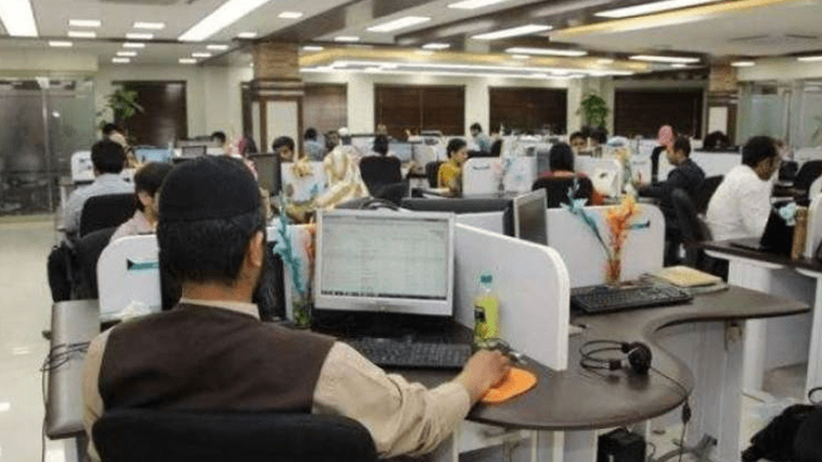 حکومت کا ملازمین کی تنخواہوں میں اضافے سے متعلق اہم فیصلہ