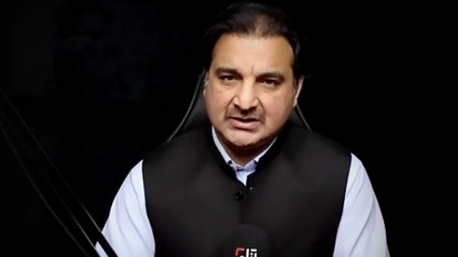 خیبرپختونخوا میں دو بڑی کرسیوں کیلئے منظم مہم جاری، سینئر صحافی عرفان خان کا تہلکہ خیز انکشاف