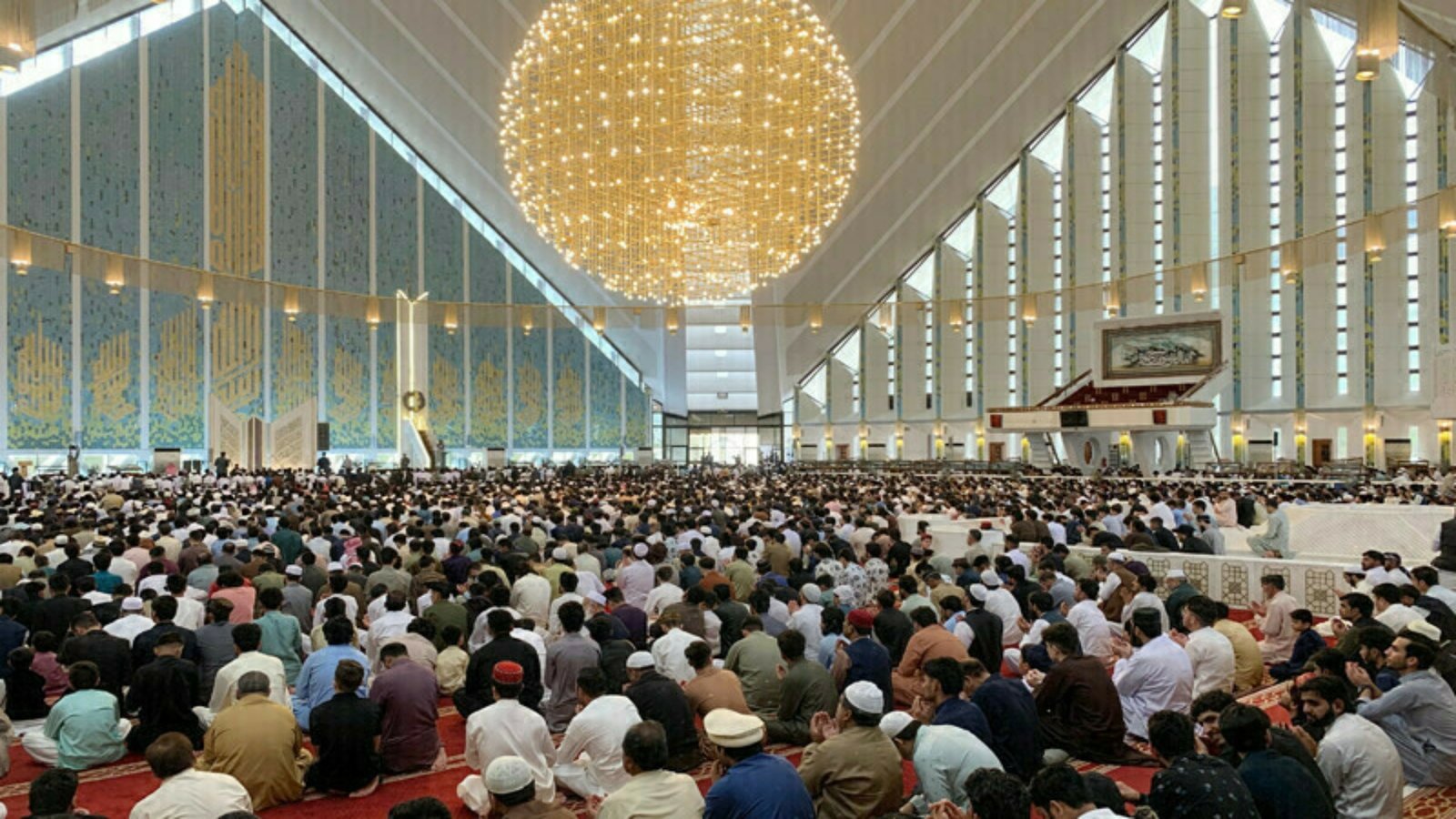 ملک بھر میں نماز عید الفطر کے روح پرور اجتماعات ، قومی سلامتی کیلئے دعائیں