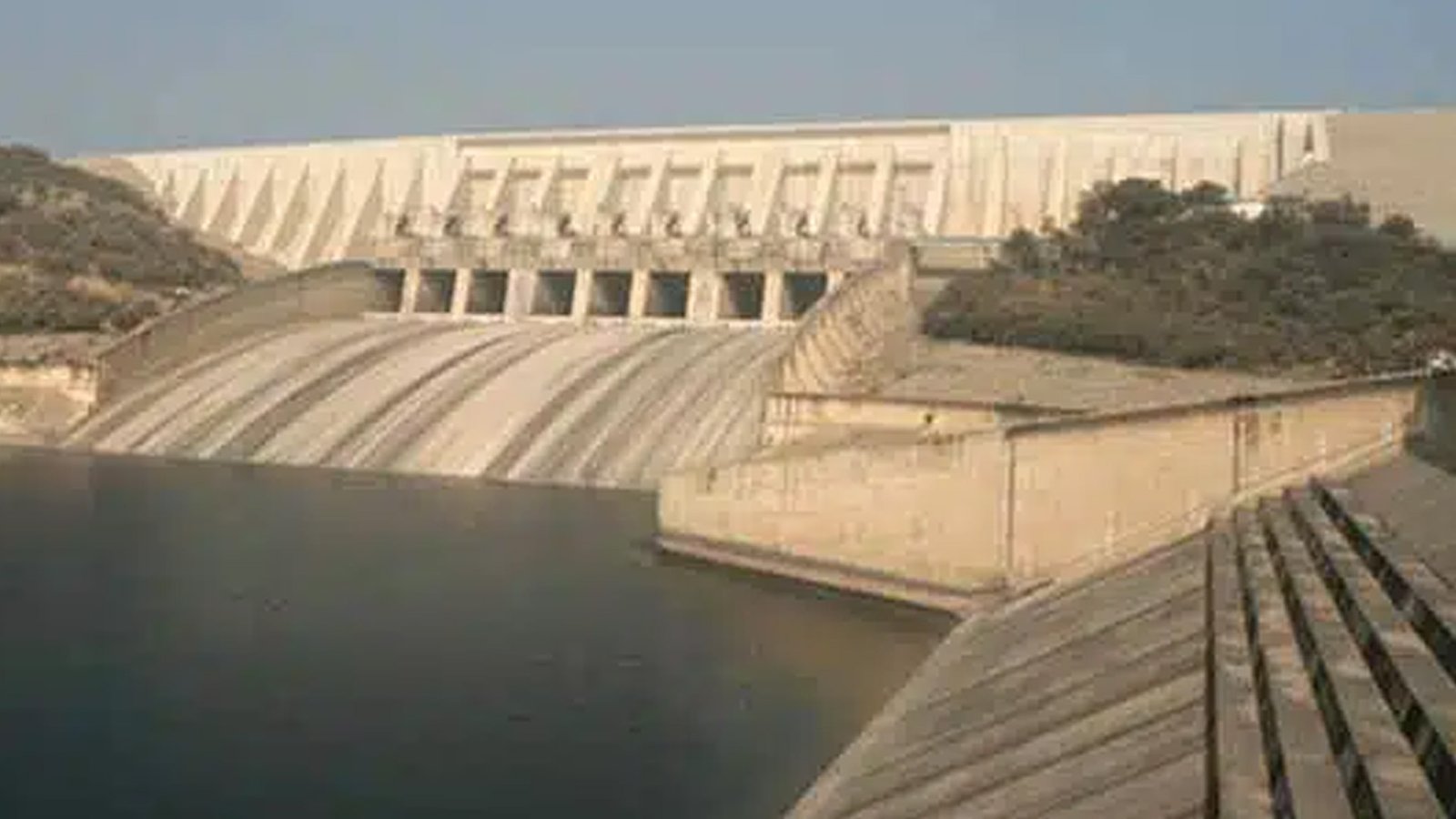 منگلا ڈیم میں سطح ڈیڈ لیول تک پہنچ گئی، پانی کا اخراج بند