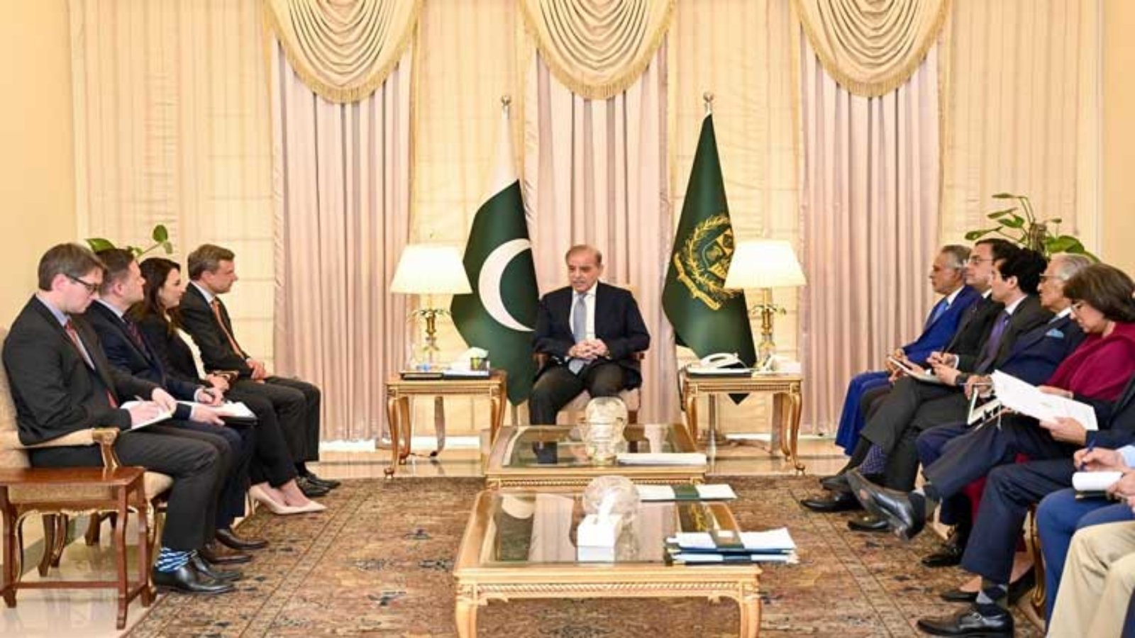 وزیر اعظم  سے امریکی وفد کی ملاقات، معدنی شعبے میں سرمایہ کاری پر تبادلہ خیال