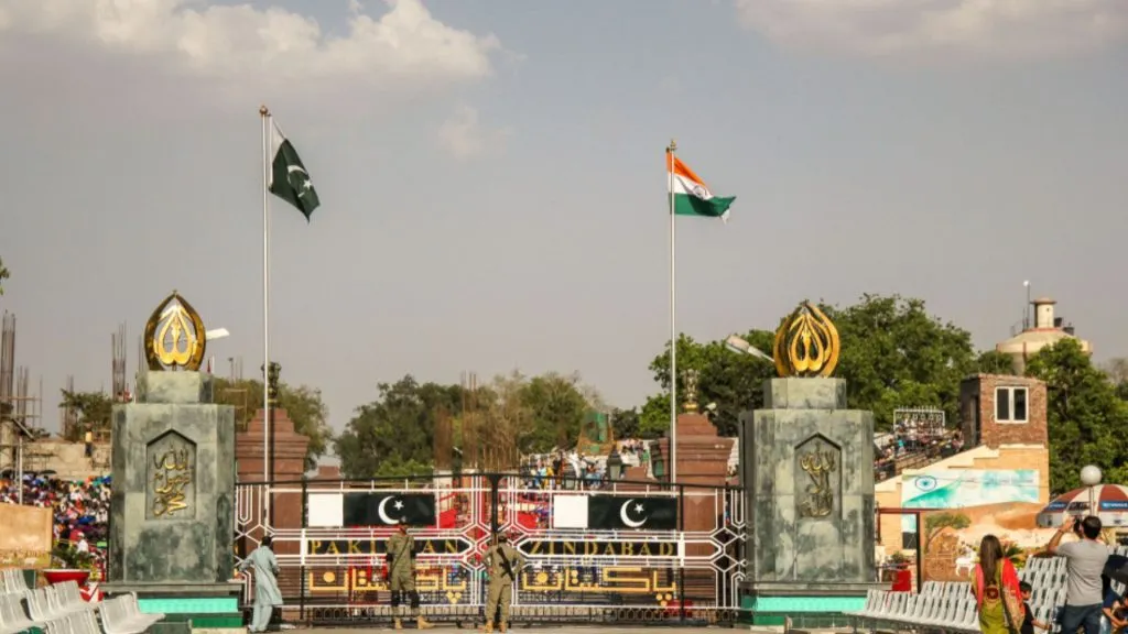 بھارت کا بڑھتا جنگی جنون، اٹاری بارڈر کے قریبی دیہاتوں کو وارننگ جاری