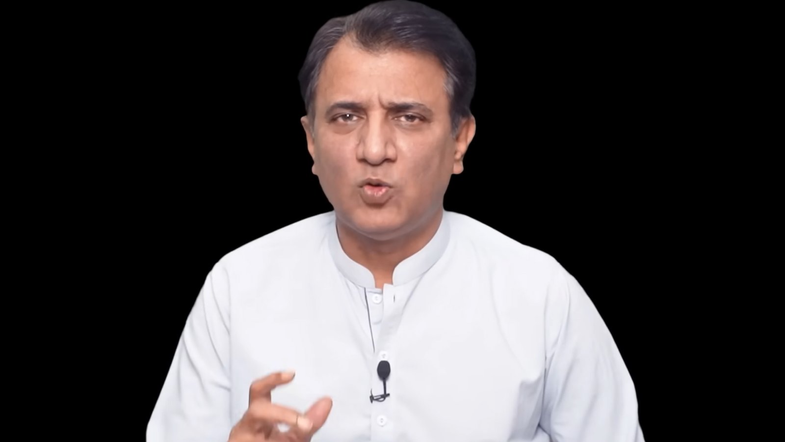 مولانا فضل الرحمٰن اسٹیبلشمنٹ اور عمران خان کے درمیان پل کا کردار ادا کرسکتے ہیں، صحافی حبیب اکرم