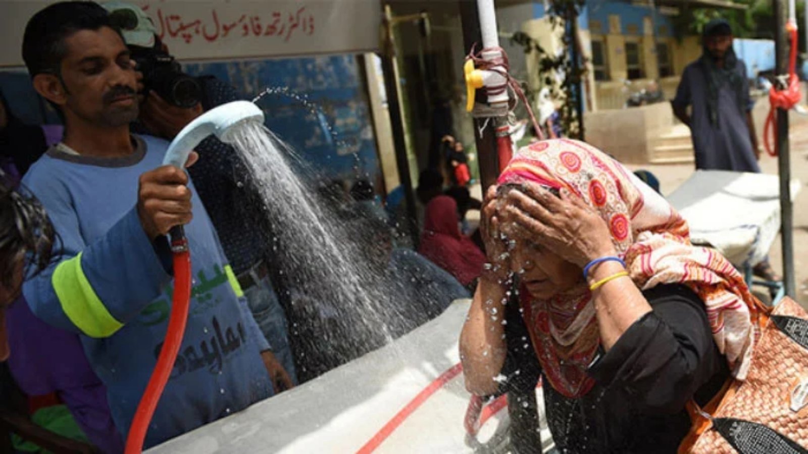 سورج سوا نیزے پر ، ملک کے مختلف اضلاع میں آج سے ہیٹ ویو کا خدشہ
