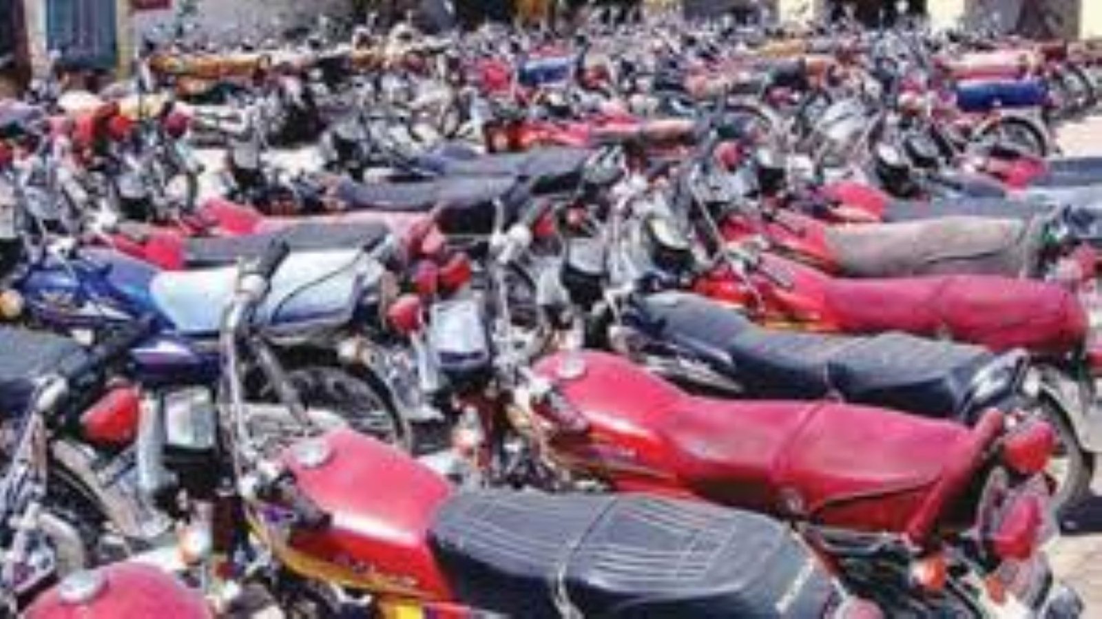 ٹریفک قوانین کی خلاف ورزیوں پر سندھ حکومت کا کریک ڈاؤن، 17 ہزار 980 موٹرسائیکلیں ضبط