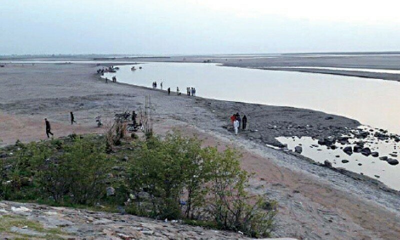 بھارت سے پاکستان میں داخل ہونیوالے دریائے چناب کے بہاؤ میں 54 ہزار کیوسک کی بڑی کمی