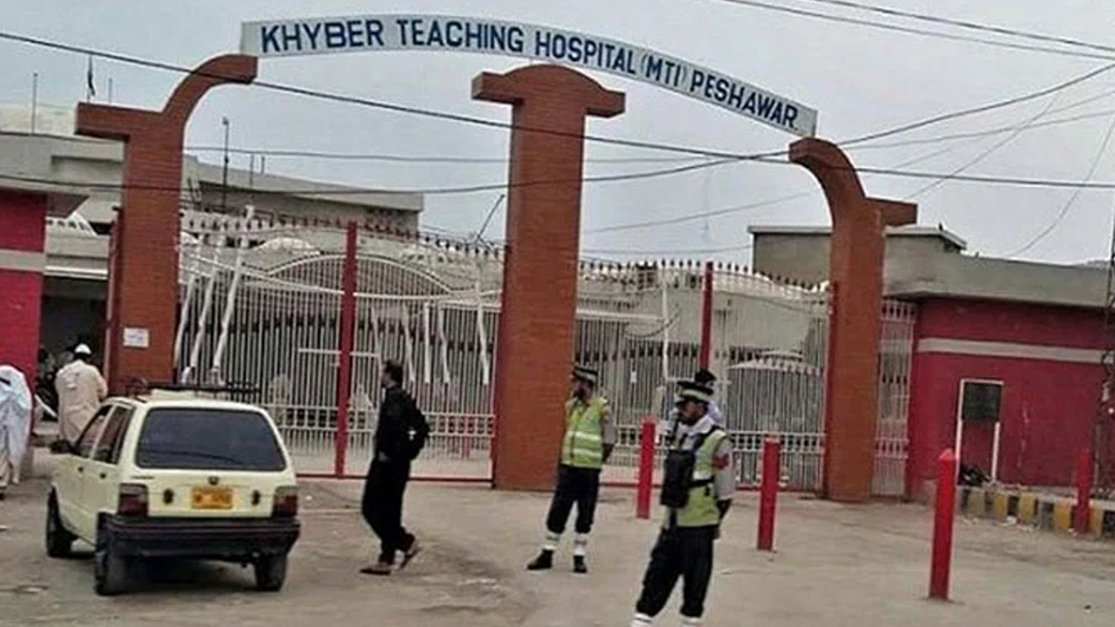میرٹ کی دھجیاں، بدانتظامی کا راج: خیبر پختونخوا کا سب سے بڑا ہسپتال سیاسی مداخلت کی زد میں