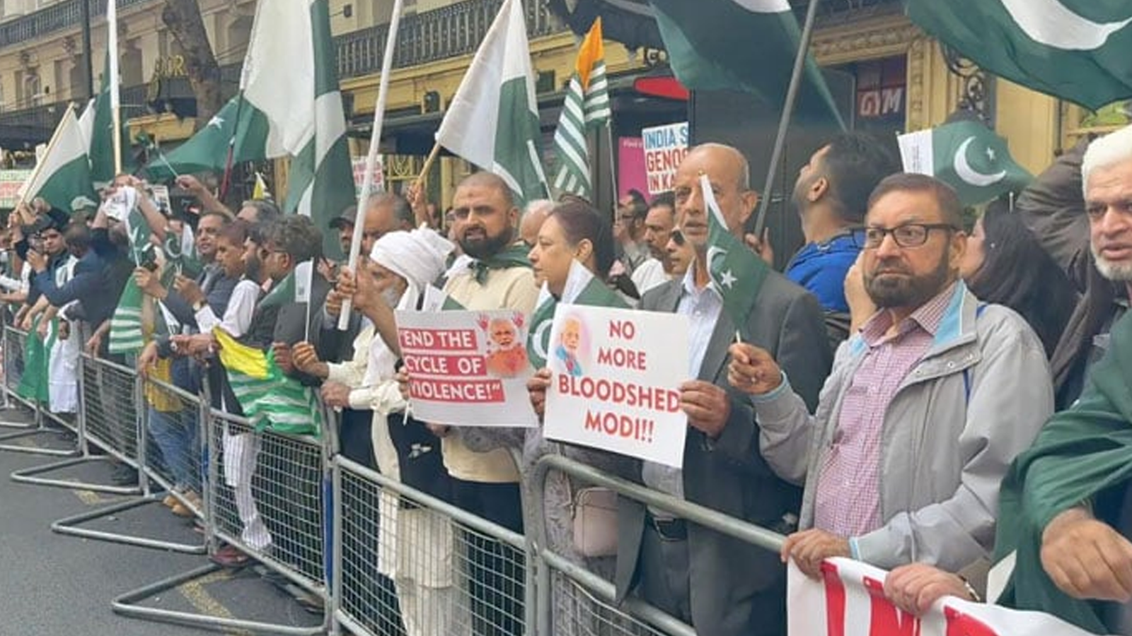 پاکستان زندہ باد، لندن میں بھارتی ہائی کمیشن کے باہر مظاہرہ، فلک شگاف نعرے