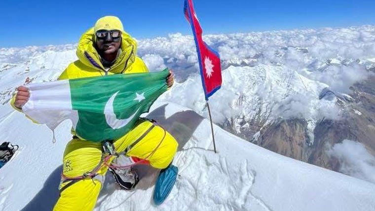 ساجد سدپارہ نے دنیا کی ساتویں بلند ترین چوٹی دھولا گیری اضافی آکسیجن کے بغیر سر کر لی