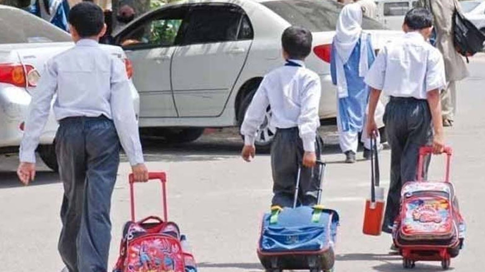 وفاقی تعلیمی اداروں میں 5 جون سے یکم اگست تک موسم گرما کی تعطیلات کا اعلان