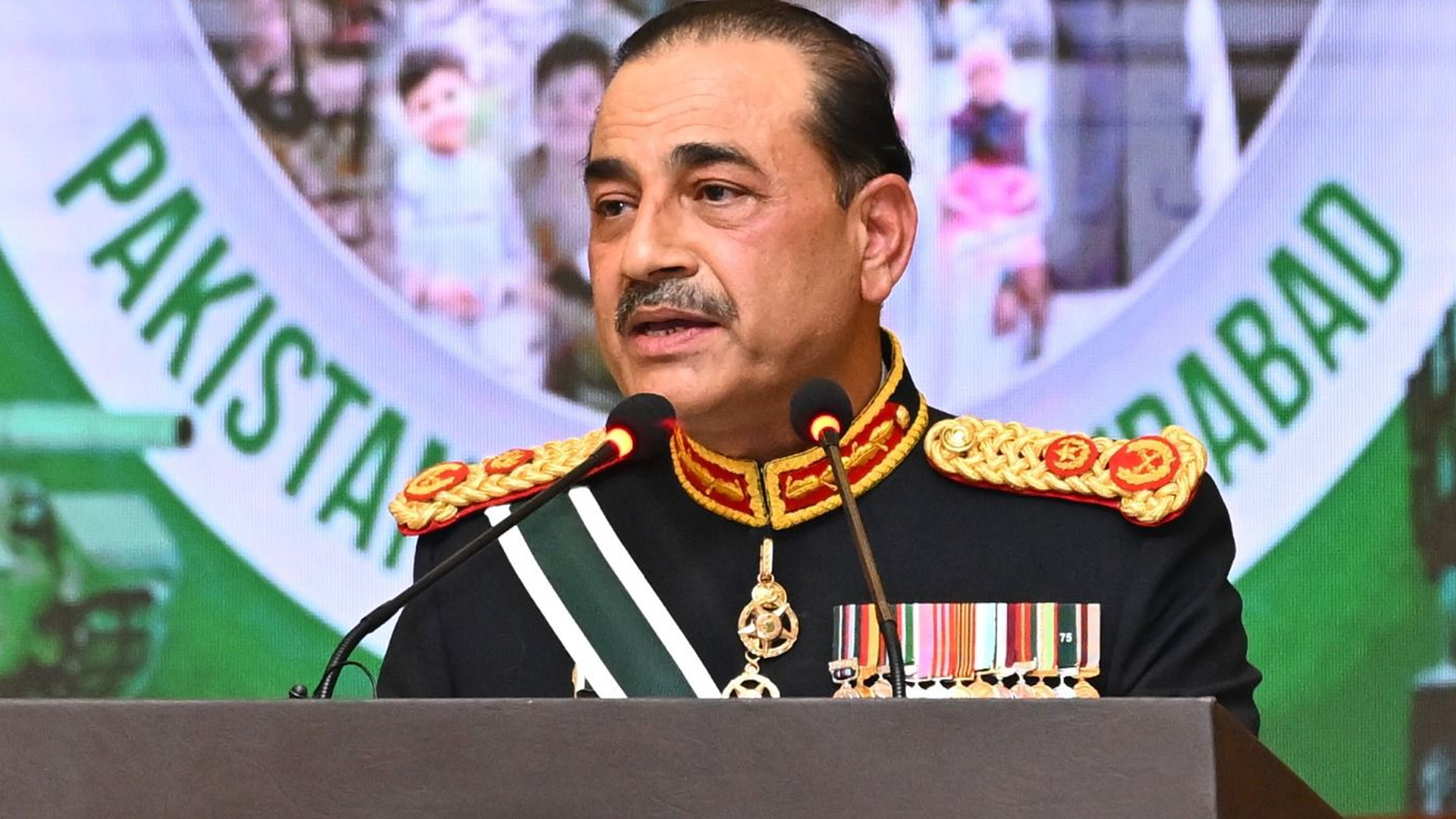 فیلڈ مارشل عاصم منیر  نے بھارتی پروپیگنڈے کا بھرپور جواب دینے پر نوجوانوں اور میڈیا کو فولادی دیوار قرار دے دیا