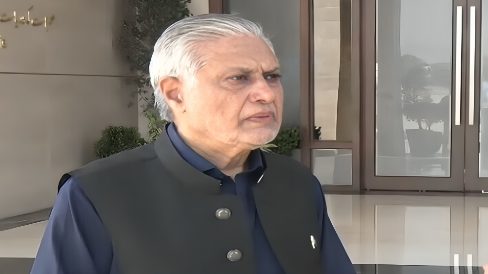 پاکستان سفارتی محاذ پر بھی سرگرم ، اسحاق ڈار 3 روزہ دورے پر چین روانہ