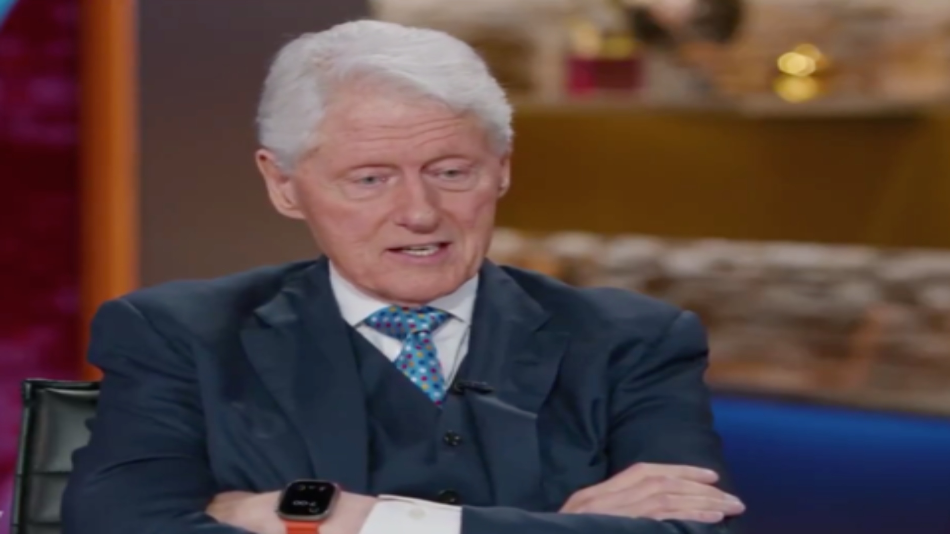 نیتن یاہو ایران  کیخلاف جنگ کے ذریعے اپنے اقتدار کو طول دینا چاہتے ہیں : بل کلنٹن