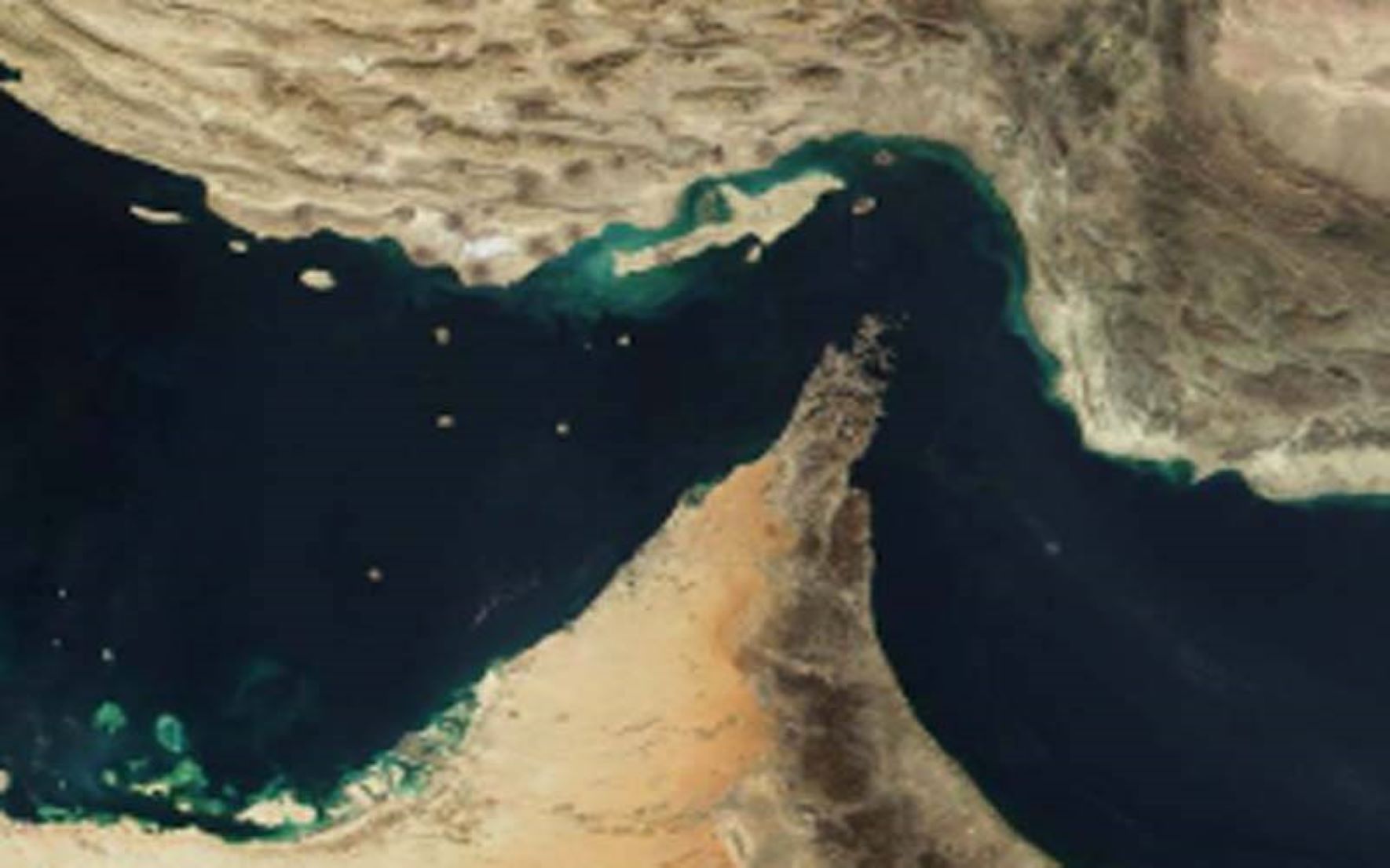 امریکہ کا آبنائے ہرمز کھلوانے اور کمرشل بحری جہازوں کے لیئے امریکی بحریہ متعین کرنے کا اعلان