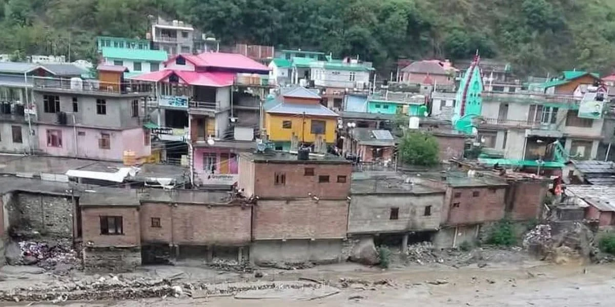 بھارت: ہماچل پردیش میں بادل پھٹنے سے سیلاب، 3 جاں بحق، 8 لاپتہ
