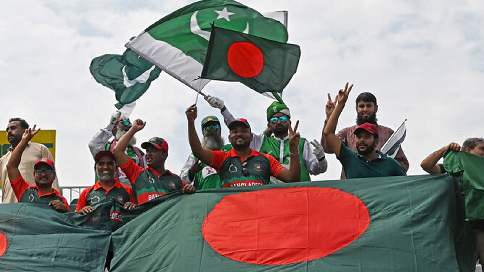 بنگلہ دیشی عوام بھارت کے بجائے پاکستان کو بہتر دوست سمجھتے ہیں ، سروے میں انکشاف