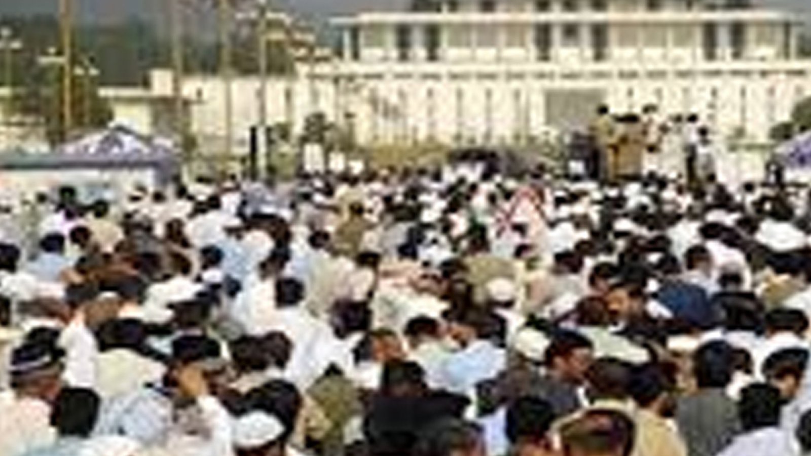 سرکاری ملازمین نے پارلیمنٹ کے سامنے دھرنا دینے کا اعلان کر دیا