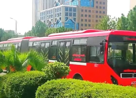 میٹرو بس کرایہ