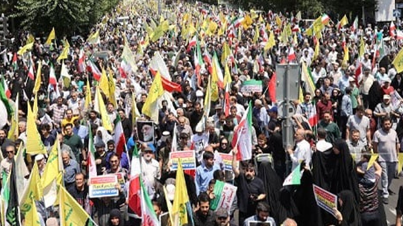 اسرائیلی حملوں کیخلاف ایرانی عوام سڑکوں پر نکل آئے، فوری جوابی کارروائی کا مطالبہ