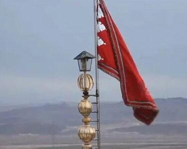 مسجد جُمکران پر سرخ پرچم لہرا دیا گیا