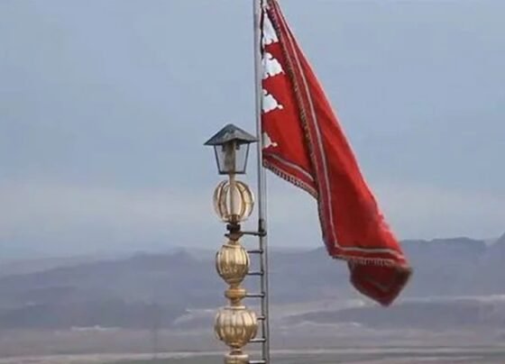 مسجد جُمکران پر سرخ پرچم لہرا دیا گیا