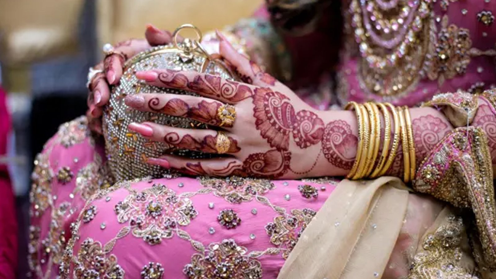 18 سال سے کم عمر بچوں کی شادی پر پابندی کا قانون وفاقی شرعی عدالت میں چیلنج