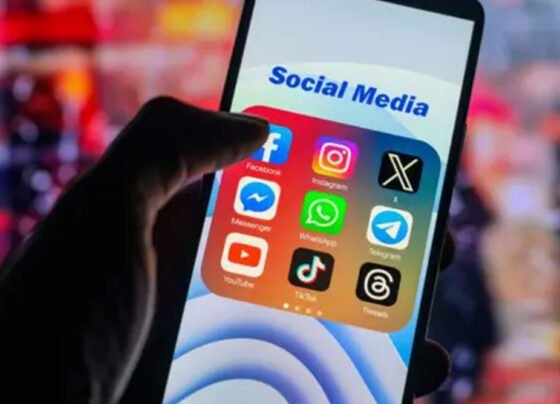 سوشل میڈیا اکاؤنٹس