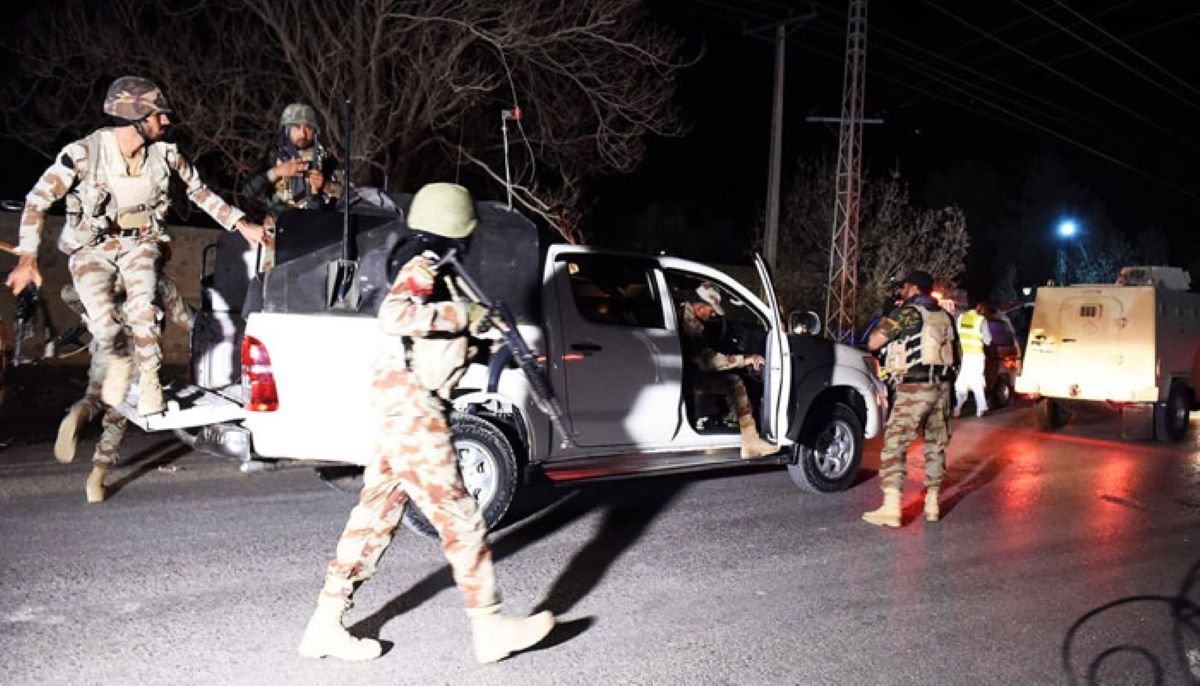 بلوچستان میں فتنہ الہندوستان کی سفاکانہ کارروائی، پنجاب جانے والی بسوں سے 9 مسافروں کو اتار کر شہید کر دیا