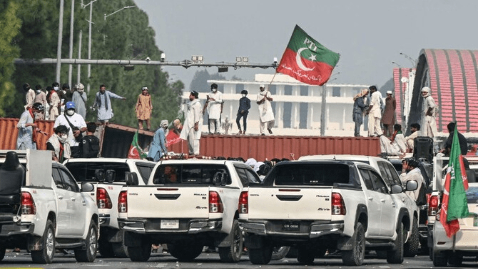 26 نومبر احتجاج: عارف علوی سمیت 50 رہنماؤں کے وارنٹ گرفتاری جاری