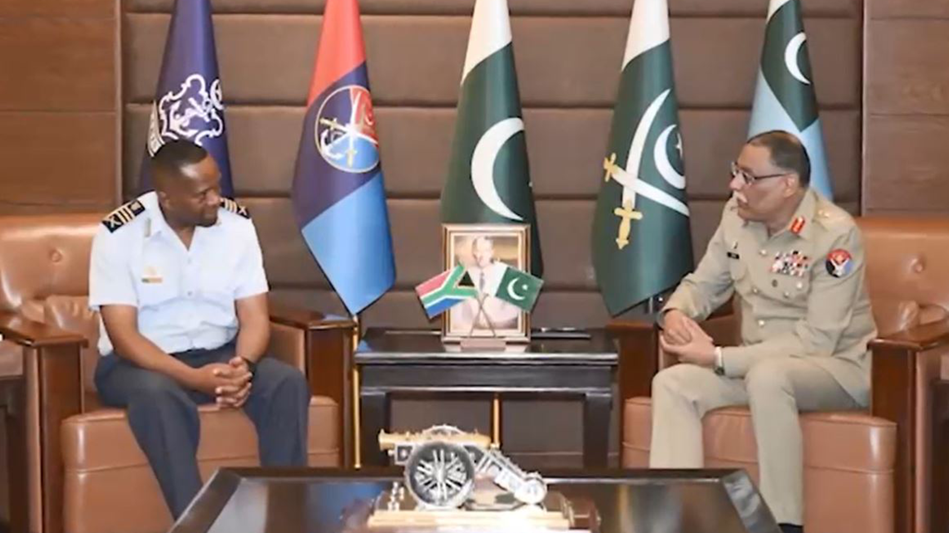 جنوبی افریقہ کے ایئر فورس چیف سیمو مبامبو کا دورہ پاکستان، جنرل ساحر شمشاد سے ملاقات، گارڈ آف آنر پیش