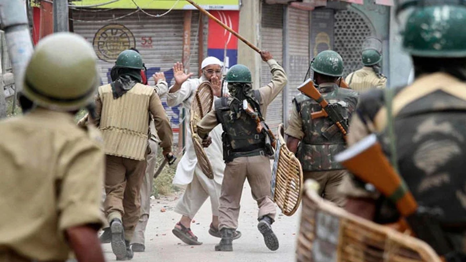 مودی کی سرپرستی میں ہندو توا نظریے کے پیروکاروں کی جانب سے مسلمانوں کیخلاف جارحانہ اقدامات میں تیزی آنے لگی