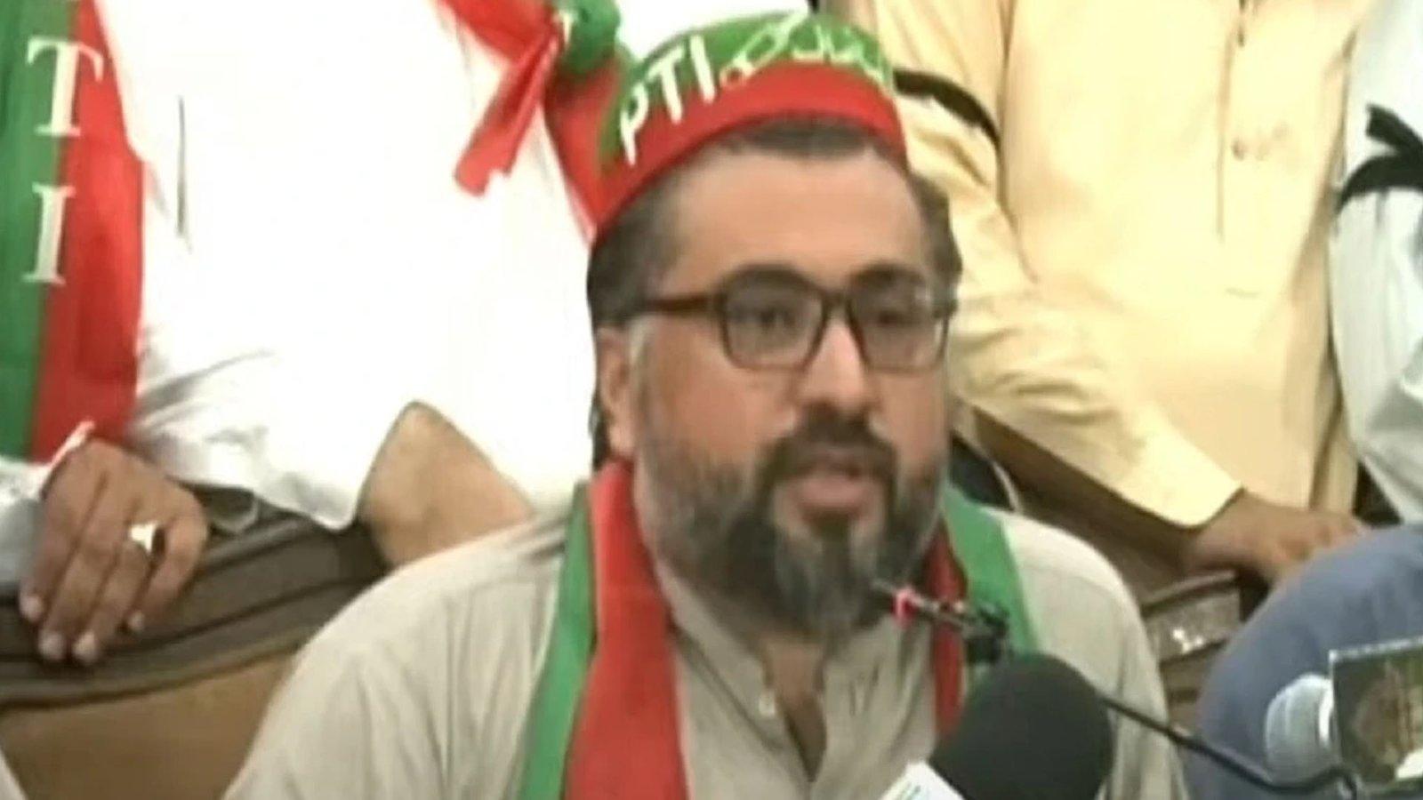 سینیٹ الیکشن ،تحریک انصاف دودھڑوں میں تقسیم،اے ٹی ایمز کو ٹکٹ دئیے جارہے ہیں،صدر پی ٹی آئی پشاور
