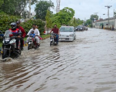 ملک میں موسلادھار بارشوں سے نظام زندگی درہم برہم، 11 افراد جاں بحق