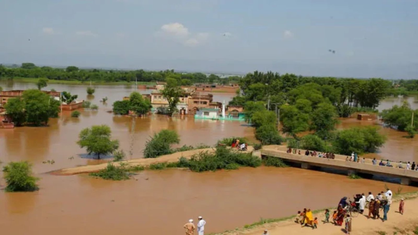 سیلاب، پنجاب میں خطرات برقرار، بستیاں زیرآب،فصلیں تباہ، سندھ بلوچستان میں الرٹ