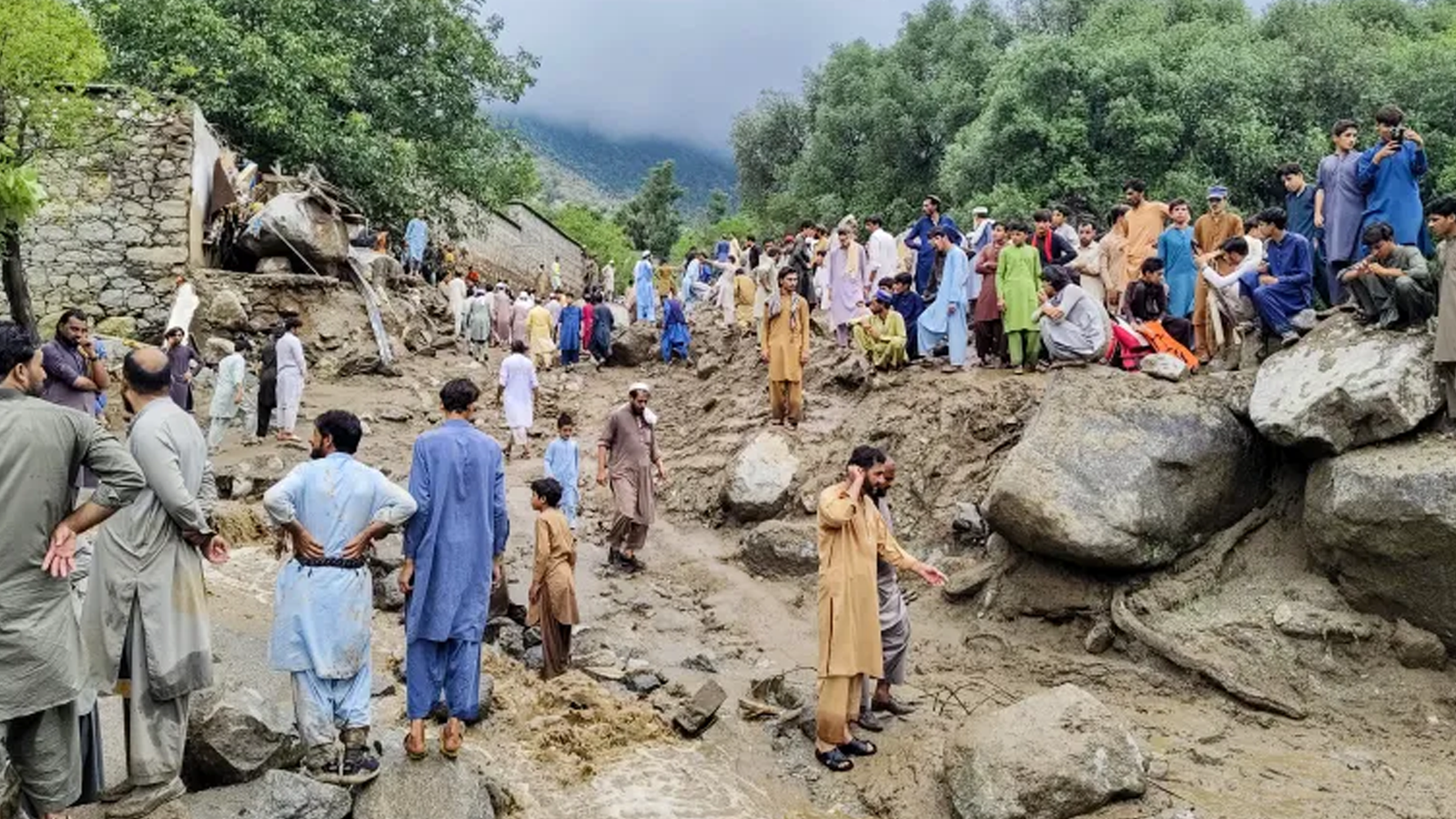 شدید بارشوں اور لینڈ سلائیڈنگ سے پاکستان میں 250 سے زیادہ افراد جاں بحق، سینکڑوں گھر اور املاک تباہ، سوگ کا اعلان