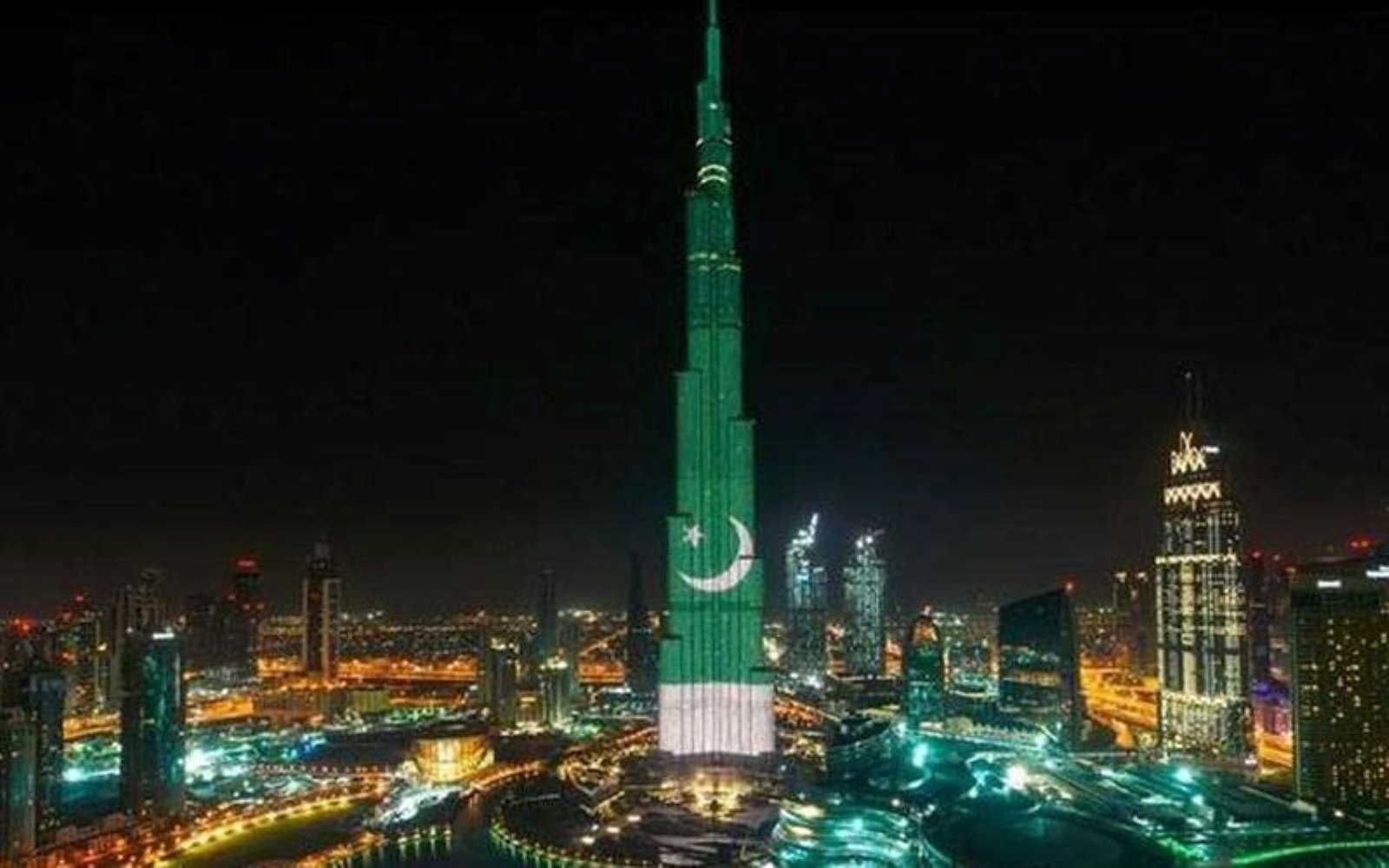 جشن آزادی پاکستان، برج خلیفہ پاکستانی رنگوں سے جگمگا اٹھا