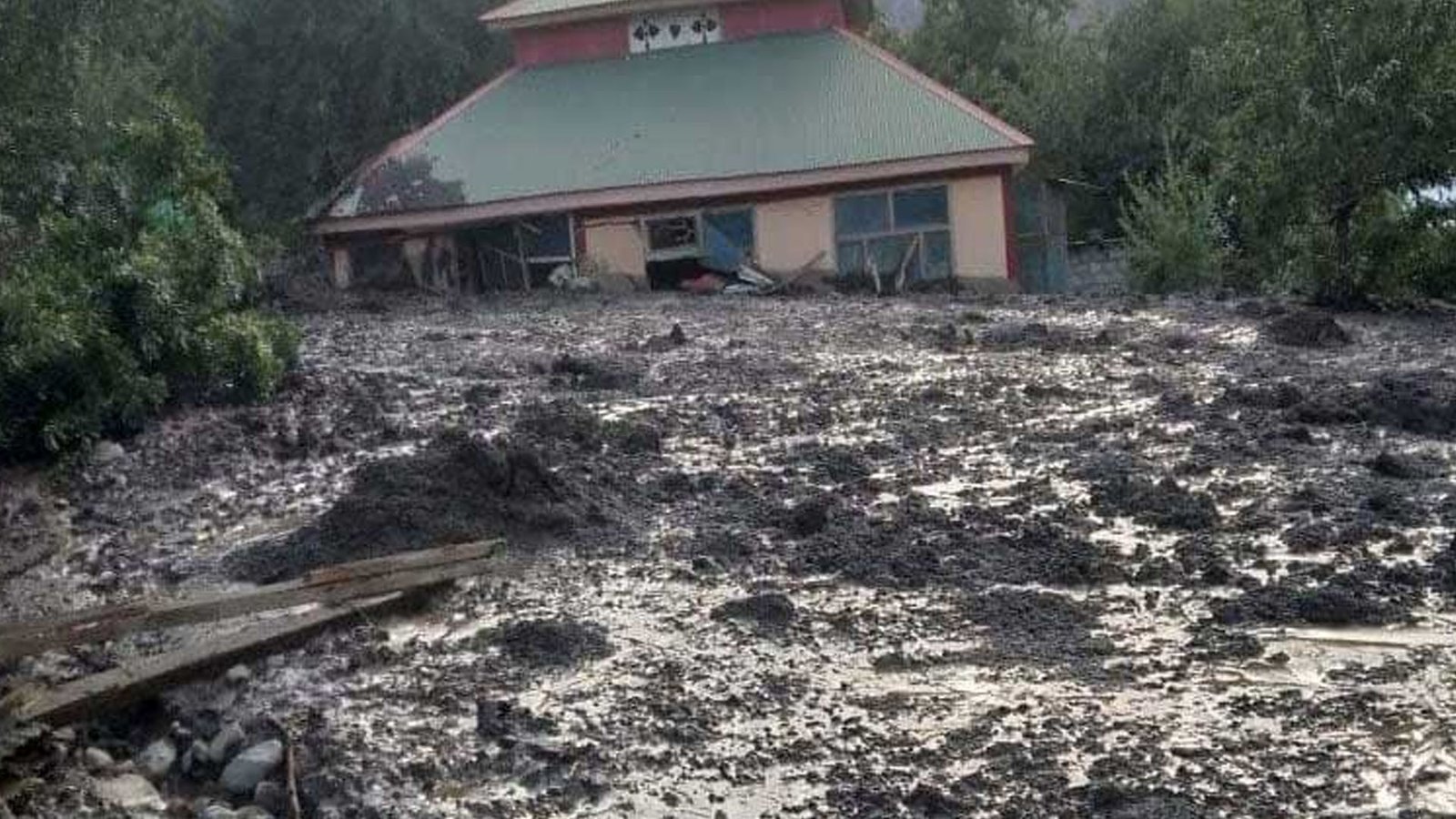 گلگت،غذر میں سیلاب سےتباہی،گاؤں کی پوری آبادی محصور، درجنوں افراد پھنس گئے