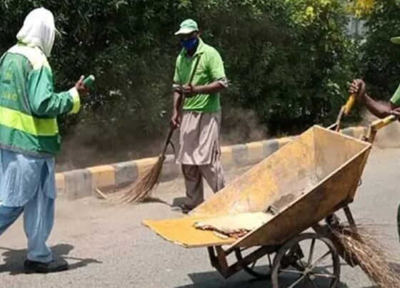 پنجاب حکومت کا شہریوں پر صفائی فیس عائد کرنے کا فیصلہ