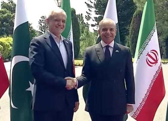 ایرانی صدر مسعود پزشکیان کی وزیراعظم ہاؤس آمد ، گارڈ آف آنر پیش