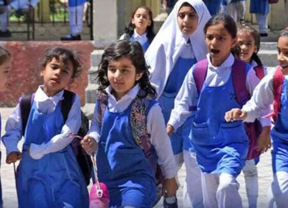 لاہور میں کل سے تعلیمی سرگرمیاں بحال، سیلاب متاثرہ علاقوں میں سکول بند رہینگے