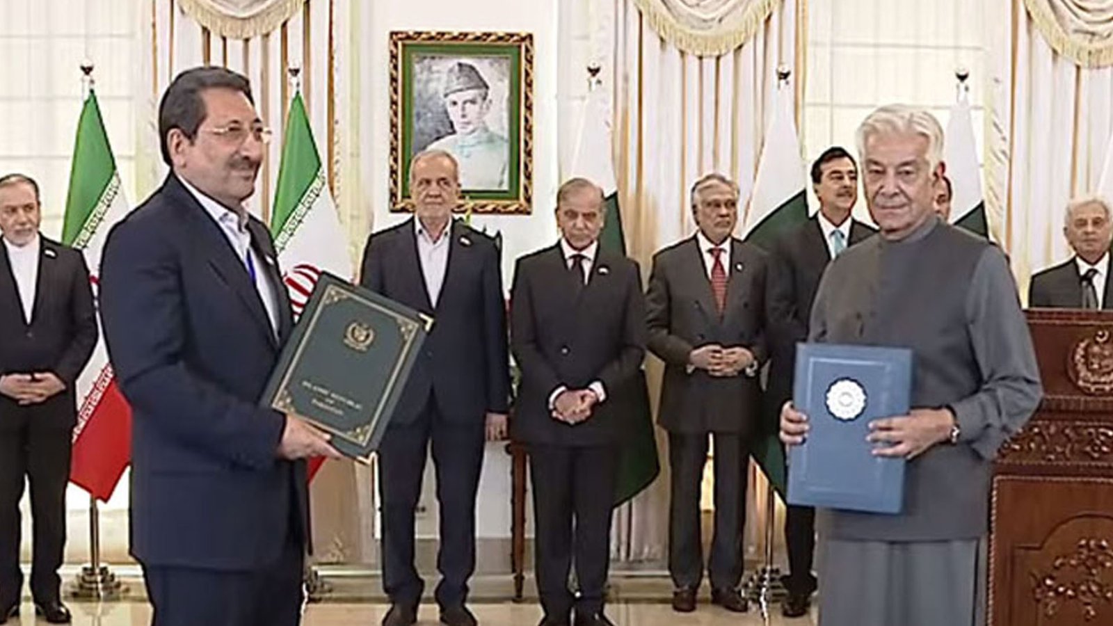 پاکستان اور ایران کا تجارتی حجم 10 ارب ڈالر تک بڑھانے کا عزم،متعدد معاہدوں،مفاہمتی یادداشتوں پر دستخط
