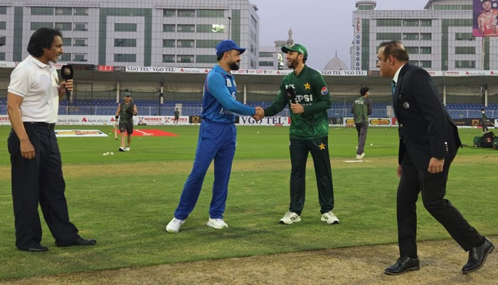 تین ملکی سیریز: افغانستان کا پاکستان کیخلاف ٹاس جیت کر بیٹنگ کا فیصلہ