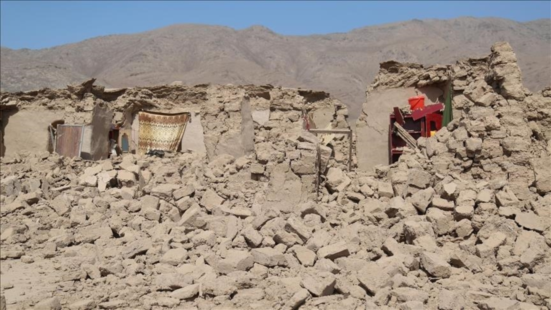 افغانستان میں زلزلے سے تباہی، اموات 800 سے متجاوز، دو ہزار سے زائد زخمی