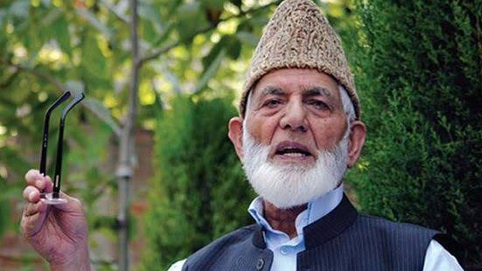 مقبوضہ کشمیر میں بھارت سخت ترین پابندیوں کے باوجود سید علی گیلانی برسی کا انعقاد