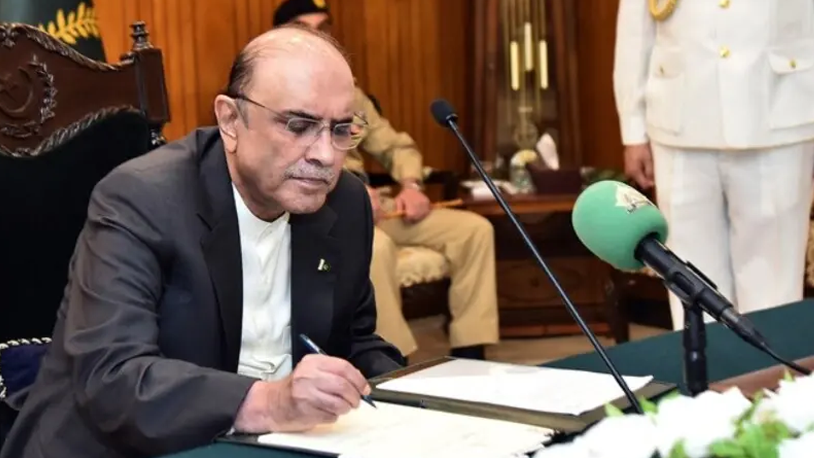 صدرآصف علی زرداری کے صحت، تجارتی اصلاحات سے متعلق اہم بلز پر دستخط، قومی کینسر رجسٹری کے قیام کا بھی اعلان