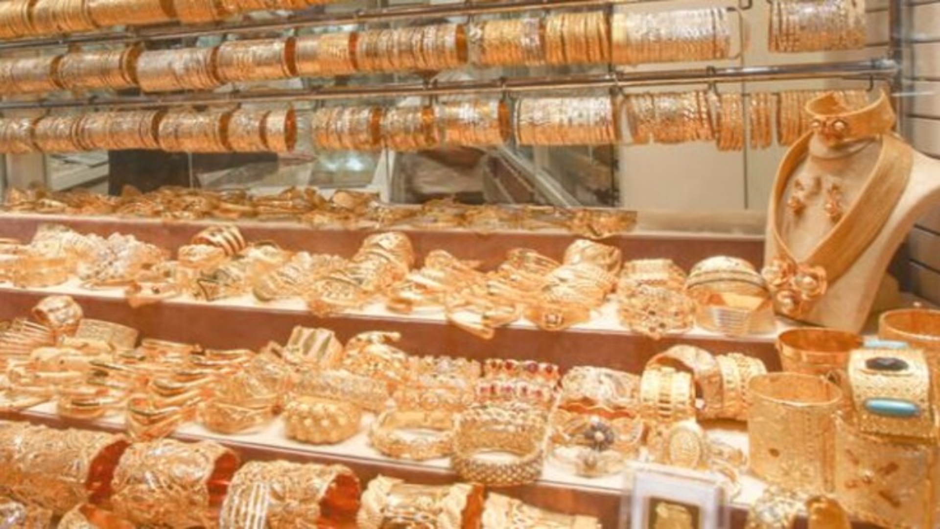 عالمی و مقامی گولڈ مارکیٹس میں 3 روز کے وقفے کے بعد سونا پھر مہنگا